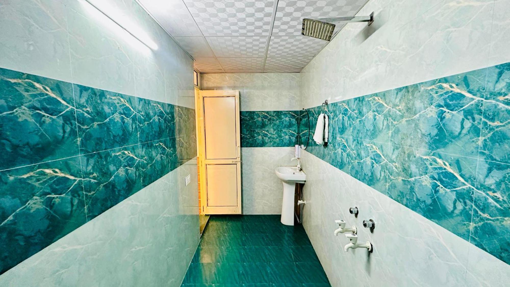 Dr White House - Noida Sector 18 Otel Dış mekan fotoğraf