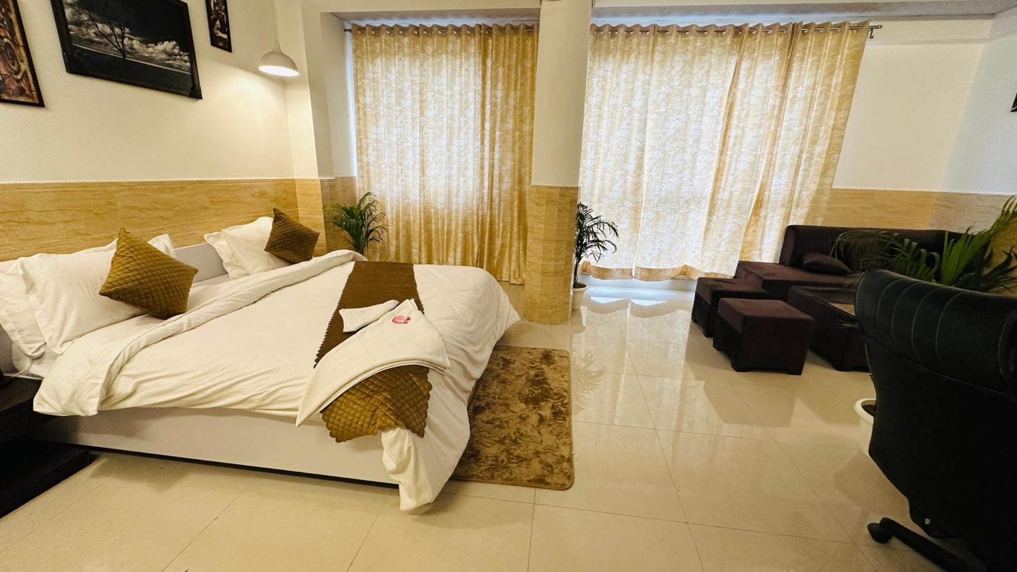 Dr White House - Noida Sector 18 Otel Dış mekan fotoğraf