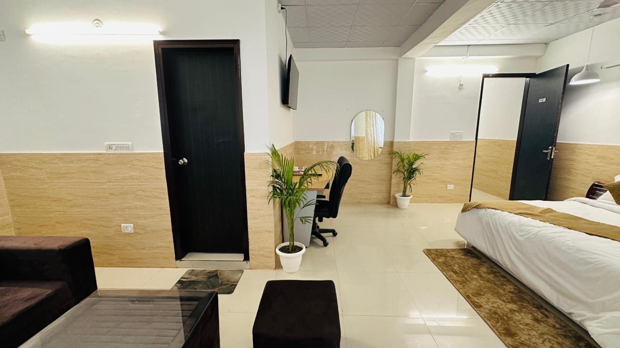 Dr White House - Noida Sector 18 Otel Dış mekan fotoğraf