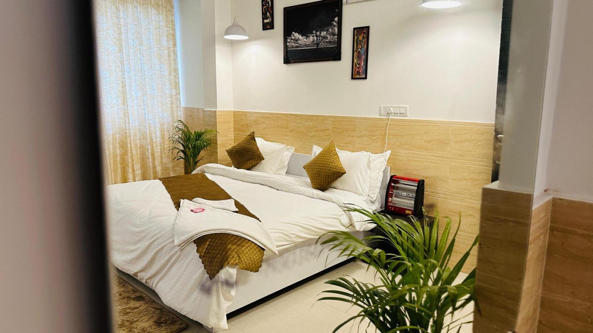 Dr White House - Noida Sector 18 Otel Dış mekan fotoğraf