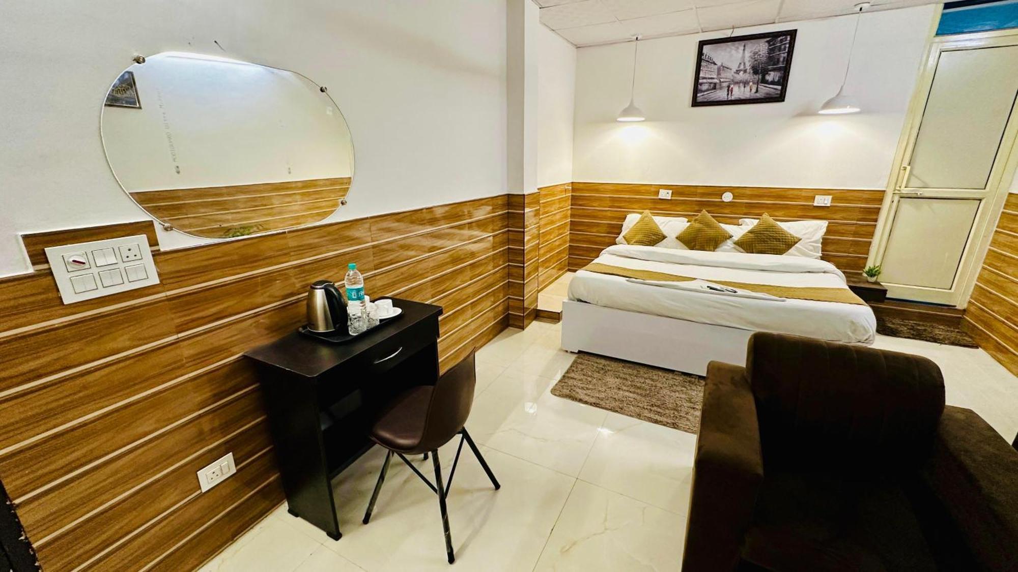 Dr White House - Noida Sector 18 Otel Dış mekan fotoğraf