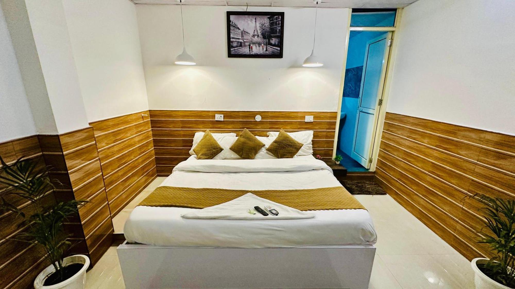 Dr White House - Noida Sector 18 Otel Dış mekan fotoğraf