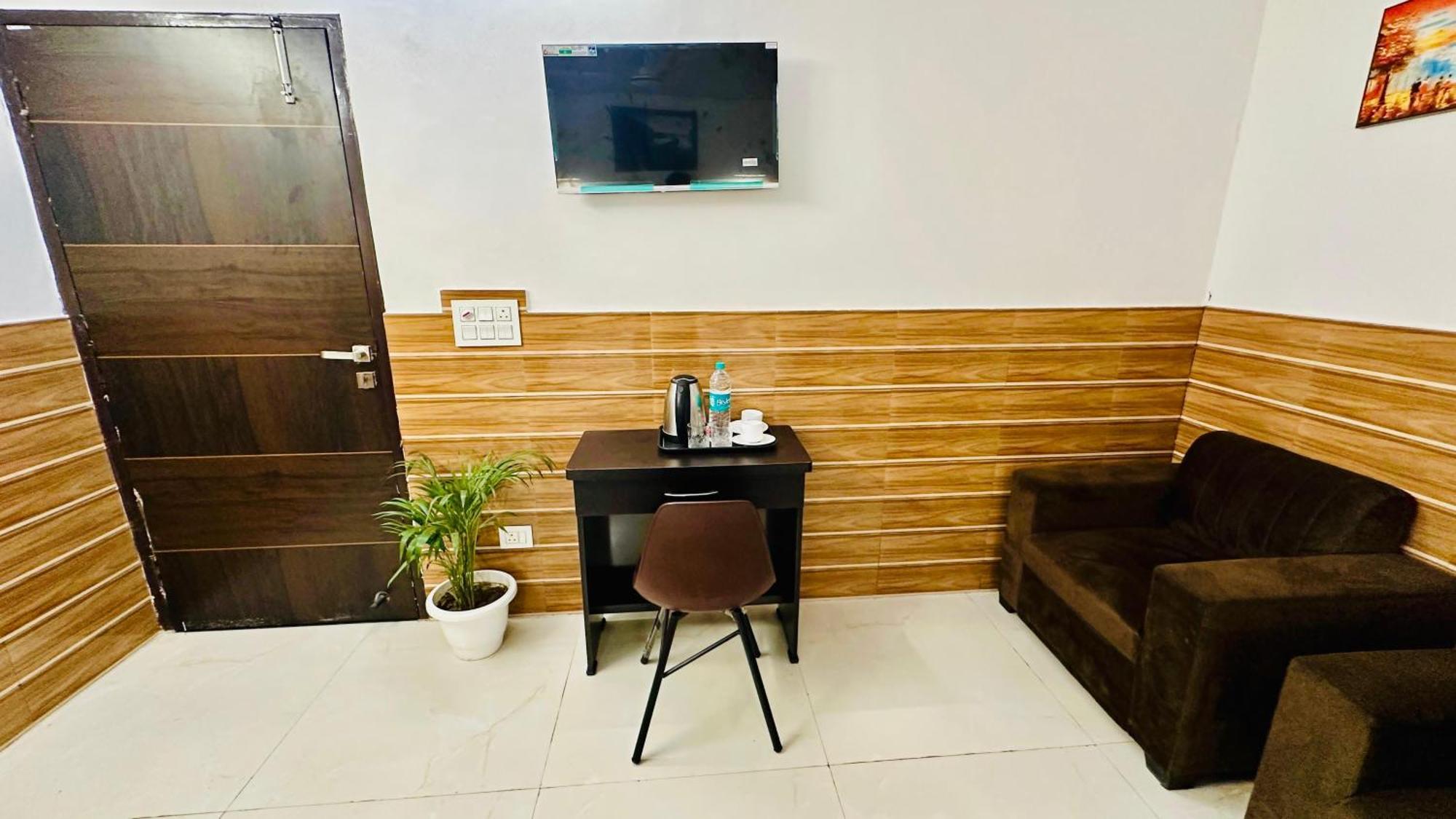 Dr White House - Noida Sector 18 Otel Dış mekan fotoğraf