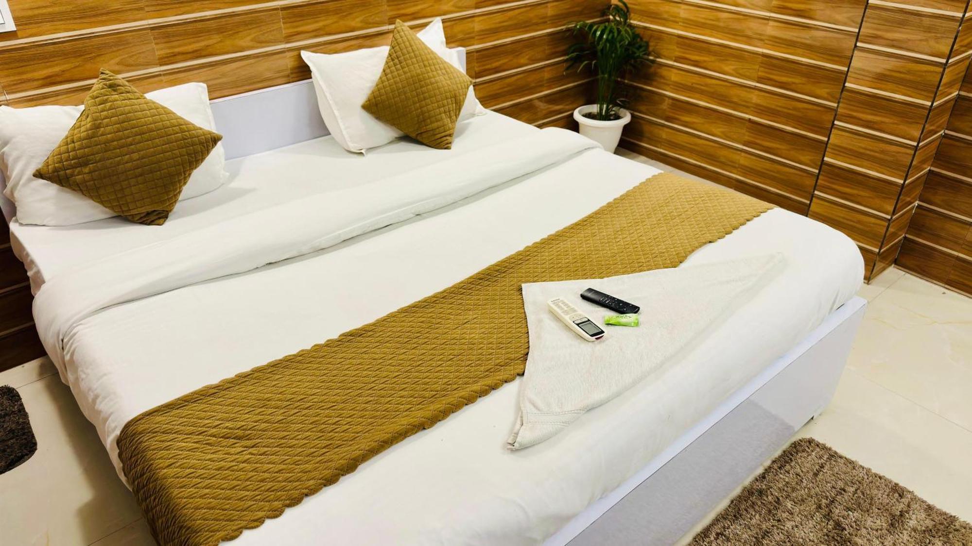 Dr White House - Noida Sector 18 Otel Dış mekan fotoğraf